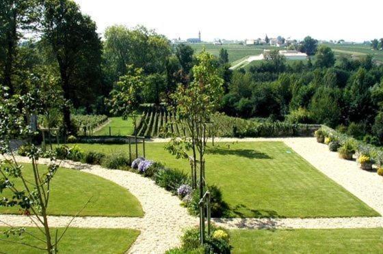 Chateau Belles Graves Bed & Breakfast Pomérols Exterior foto