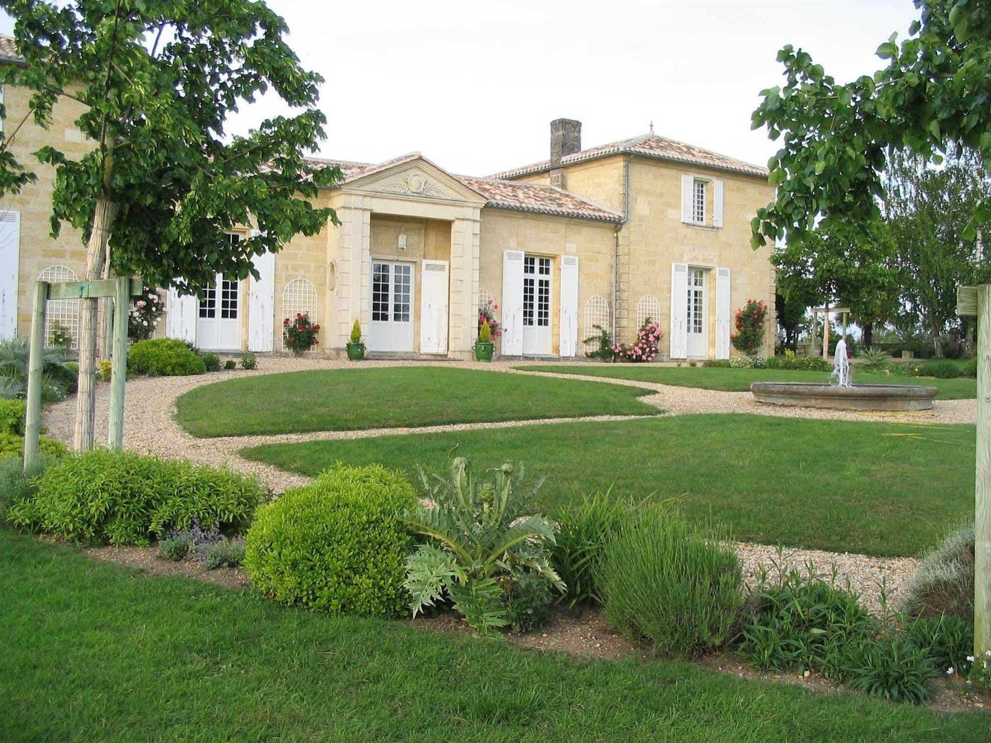 Chateau Belles Graves Bed & Breakfast Pomérols Exterior foto
