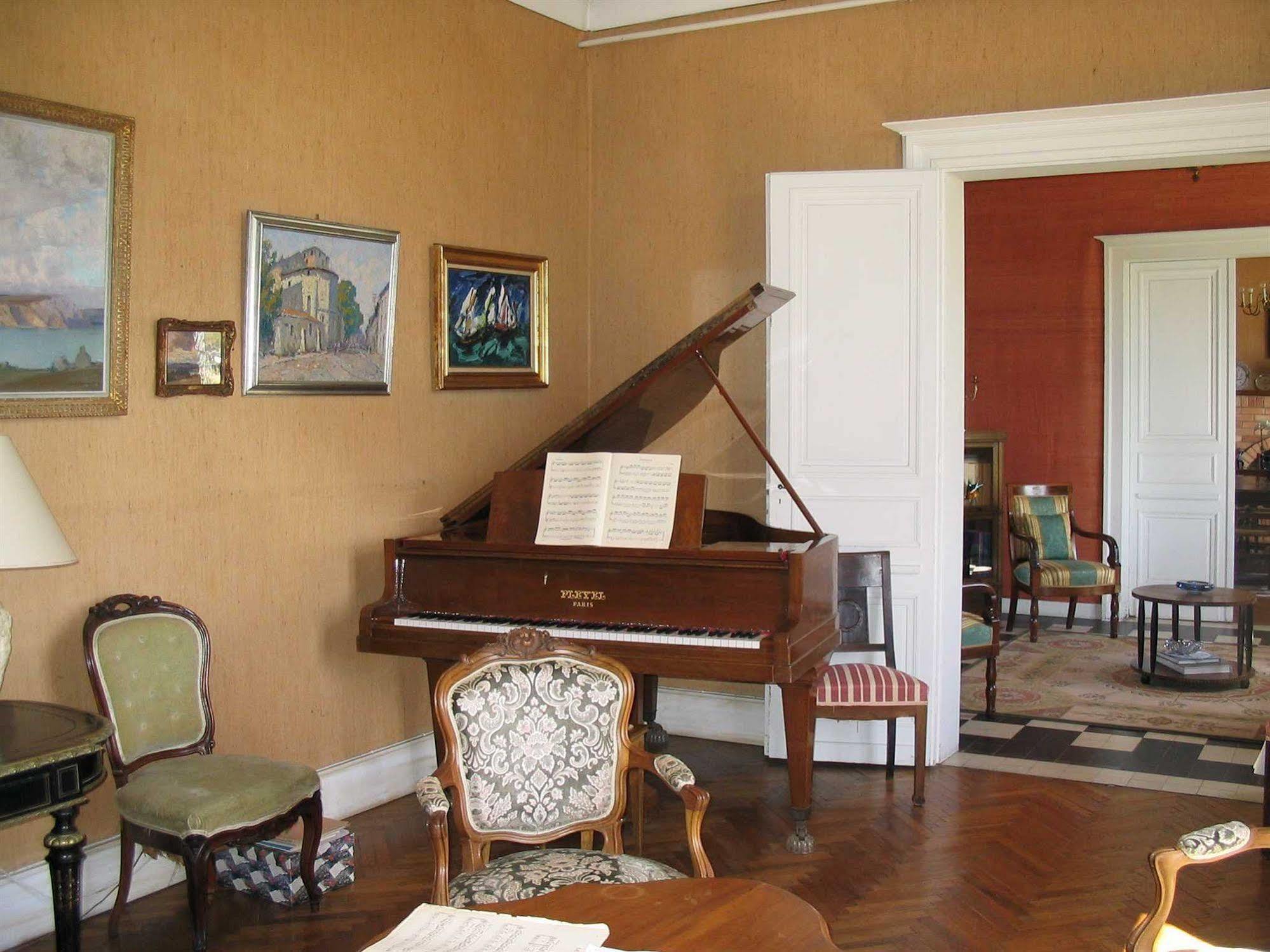 Chateau Belles Graves Bed & Breakfast Pomérols Exterior foto
