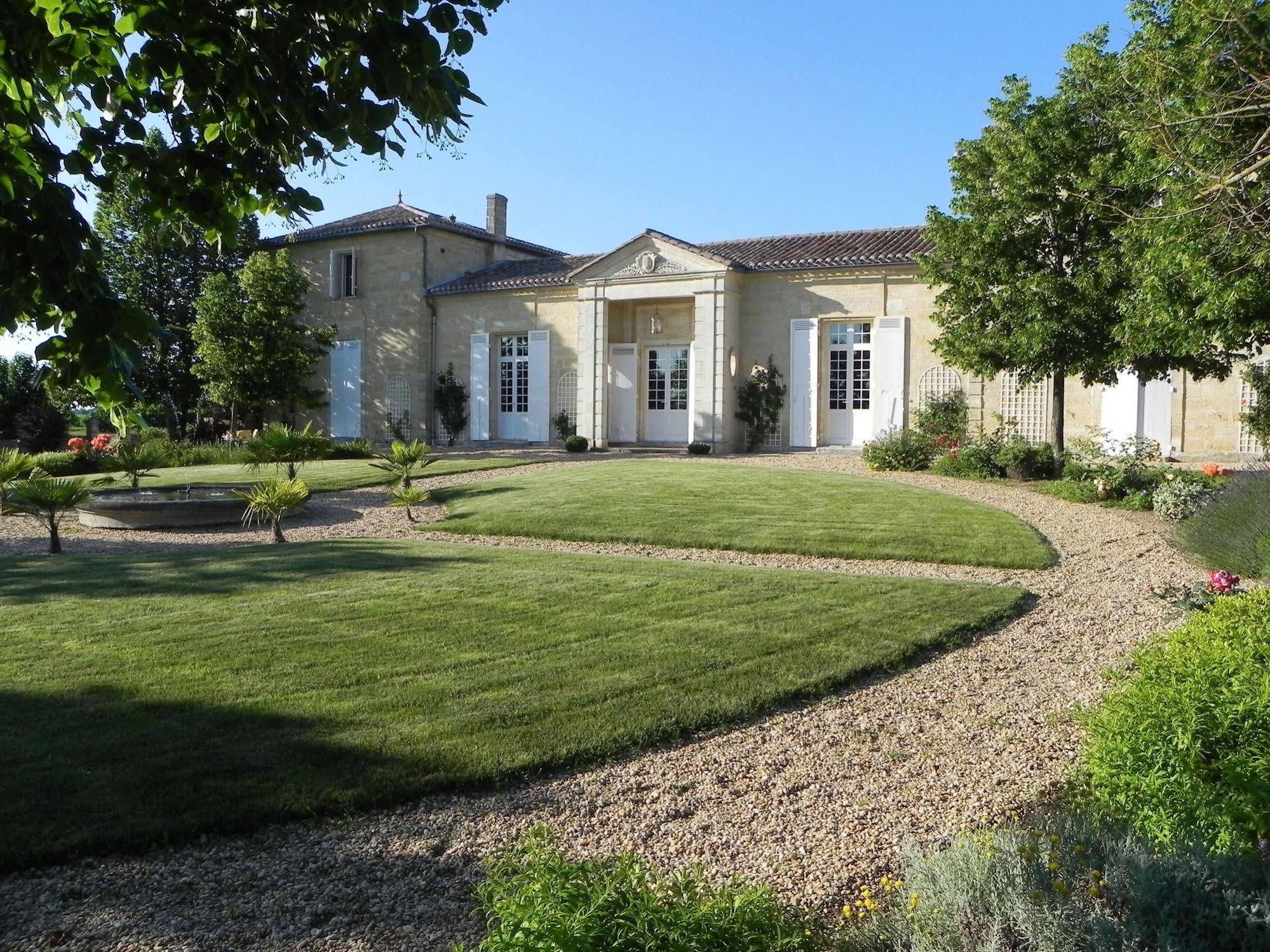 Chateau Belles Graves Bed & Breakfast Pomérols Exterior foto